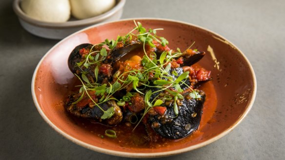 Mussels with house-made chilli sauce and steamed bao.