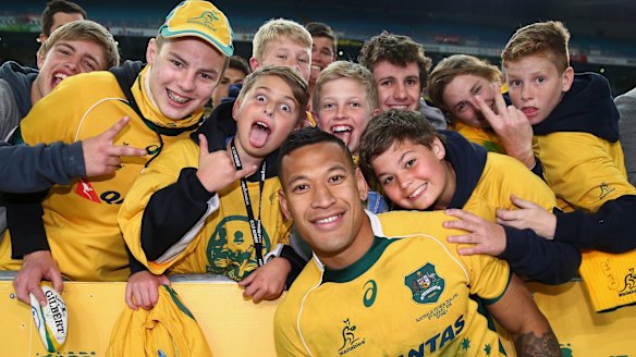 Folau poses with Wallaby fans in 2015.