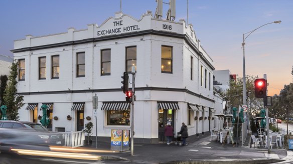 The Exchange Hotel in Port Melbourne is offering siren to siren food and drink packages. 