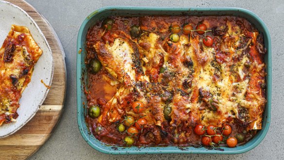 Put down the cannelloni shells and freestyle with this free-form puttanesca pasta bake.