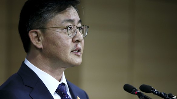 South Korean Unification Minister Hong Yong-pyo announces the suspension of the Kaesong industrial complex operations on Wednesday.