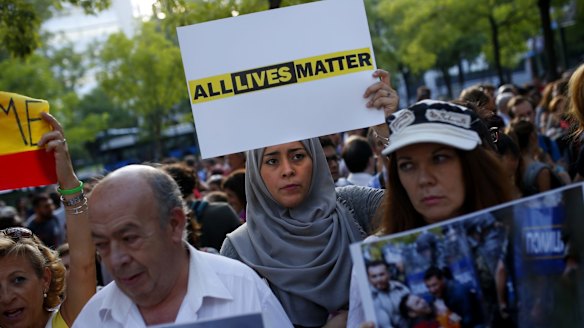People gather outside the European Commission headquarters in support of people seeking to enter Europe.