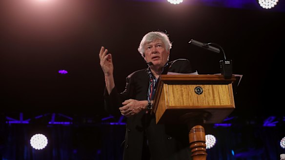 Geoffrey Robertson entertains a massive crowd with his discussion of folk music at Port Fairy. 