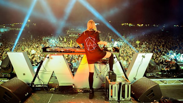 Alison Wonderland plays the Falls Festival at Lorne in December 2016. 