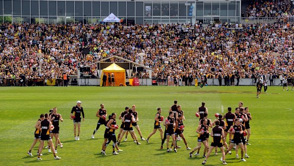 Supporters watch Hawthorn players at the final training day of 2012 Waverley.