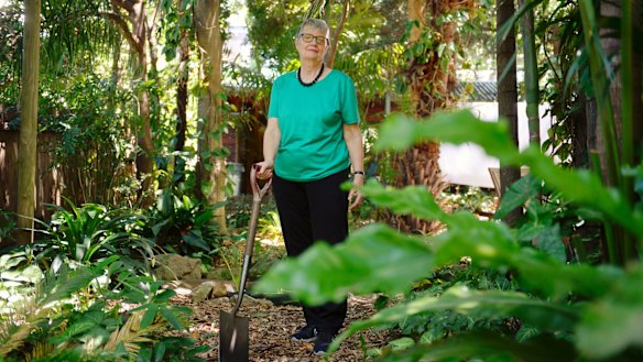 Anne Ashford is grateful that she never went through with arthroscopic knee surgery to treat her osteoarthritis pain.