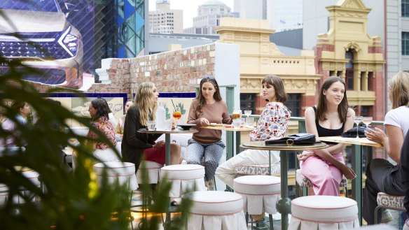 In the heart of the city, HER Rooftop offers a serene escape with pastel tones, stone surfaces and a French Riviera palette.