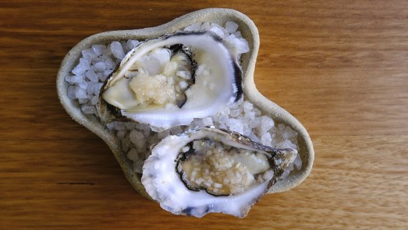 A dish of oysters.