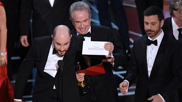 Jordan Horowitz, producer of "La La Land," shows the envelope revealing Moonlight as the true winner of best picture, with Warren Beatty and host Jimmy Kimmel at right.