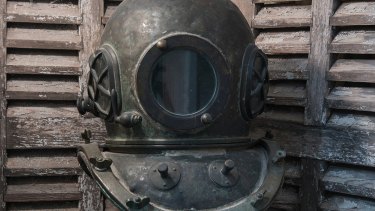 Yuge & David Bromley auction: This early 20th-century Japanese diving helmet sold for $3137 IBP.