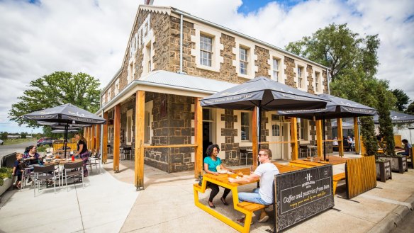 Inverleigh Hotel is a cracking bluestone pub.