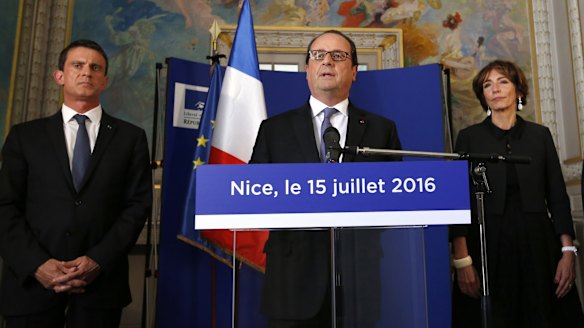 French President Francois Hollande, center,  with Prime Minister Manuel Valls, left, and Minister of Health Marisol Touraine.