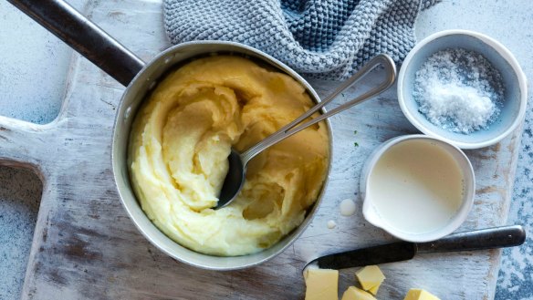 Butter makes it better: Creamy mashed potatoes aka Paris mash (