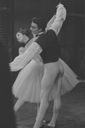 Bryan Lawrence with Marilyn Jones in the Australian Ballet's production of Le Conservatoire.