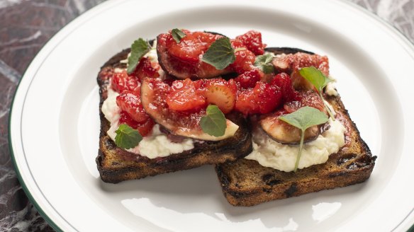 Strawberries, fig and stracciatella on fruit toast.