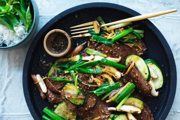 Stir-fried beef with zucchini.