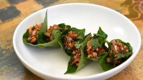 Betel leaves with dried prawns.