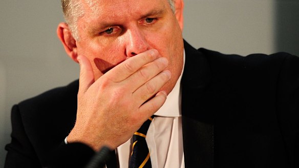 Wallabies coach Ewen McKenzie announces his resignation.