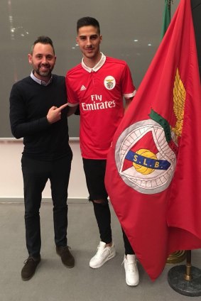 Anthony Carter signs for Benfica.