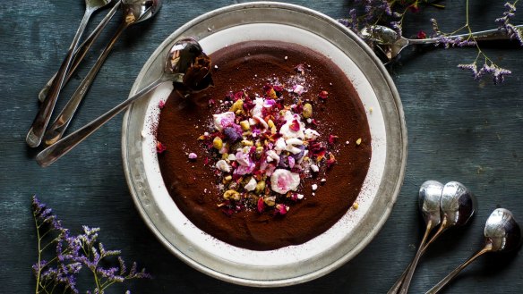 Dive into this chocolate and nougat truffle bowl.