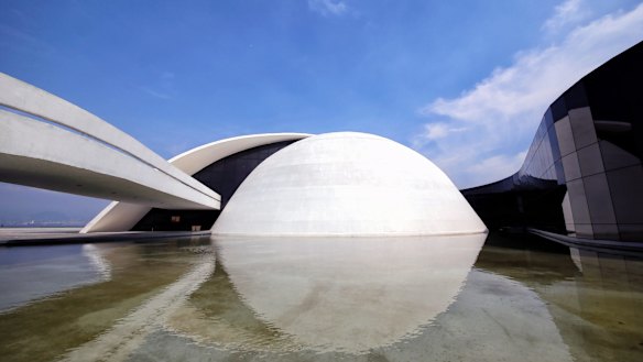 Oscar Niemeyer foundation Building