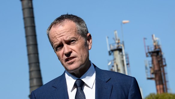 Bill Shorten has called on Malcolm Turnbull to outline a time frame for the fall in gas prices.