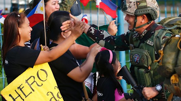One of the first battalions to be deployed in the besieged city of Marawi in southern Philippines, arrives to a hero's welcome at Villamor Air Base in Pasay city southeast of Manila.