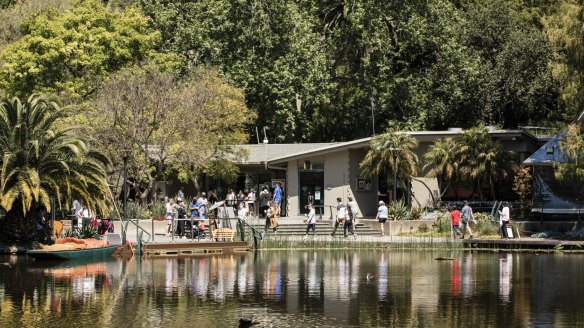 The Terrace is located beside the Ornamental Lake in the Royal Botanic Gardens.