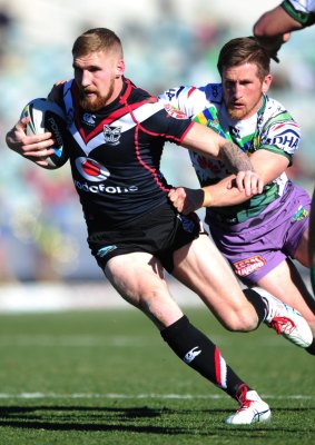 Warriors fullback Sam Tomkins on the attack in his side's win in Canberra last year. 