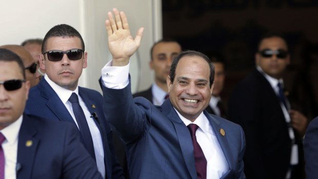 Egyptian President Abdel-Fattah al-Sissi will give journalist Peter Greste a full pardon, according to Julie Bishop. 
