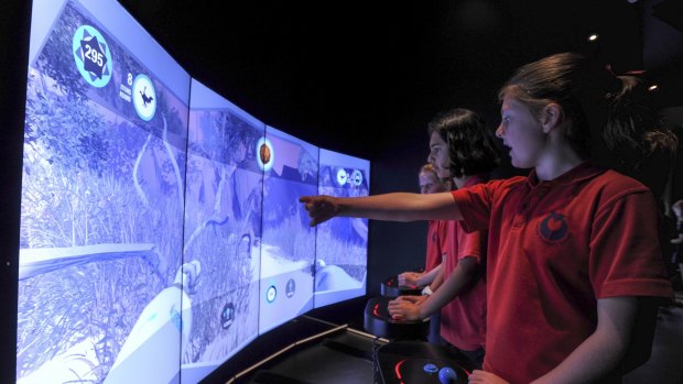 Students from Curtin Primary School try out Kspace at the National Museum of Australia.