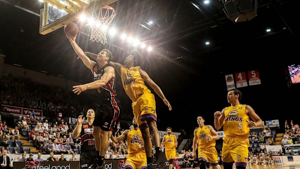 Kiwi takes flight: Illawarra Hawks veteran Kirk Penney goes to the rack.