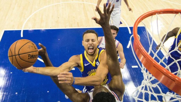 Stephen Curry led the Warriors to victory.