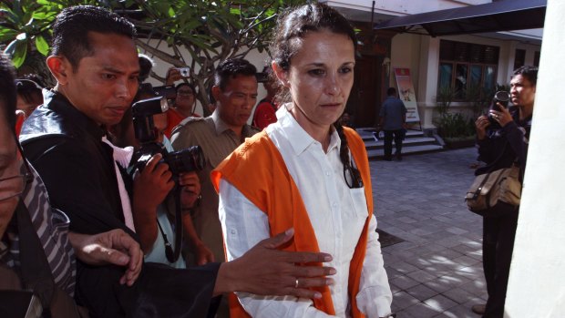 Sara Connor escorted by Indonesian prosecutor to a court room before her trial last week.