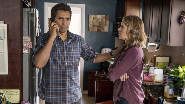Cliff Curtis as Travis and Kim Dickens as Madison - Fear the Walking Dead 