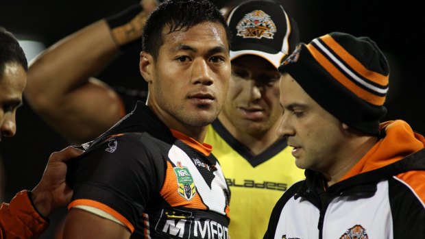 Former Wests Tigers player Tim Simona has admitted to gambling and drug issues.