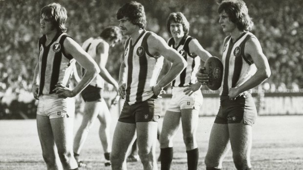 Players after the 1977 VFL grand final draw between Collingwood and North Melbourne.
