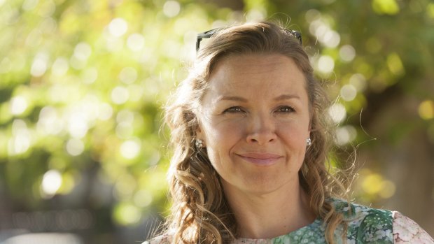 Justine Clarke is an actress who moves into soap in <i>A Month of A Sundays</i>. 