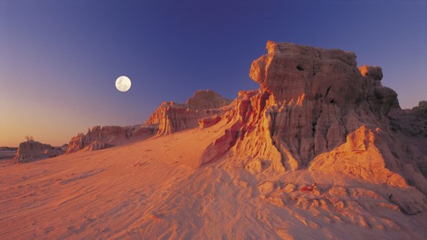 The Walls of China in Mungo National Park. 