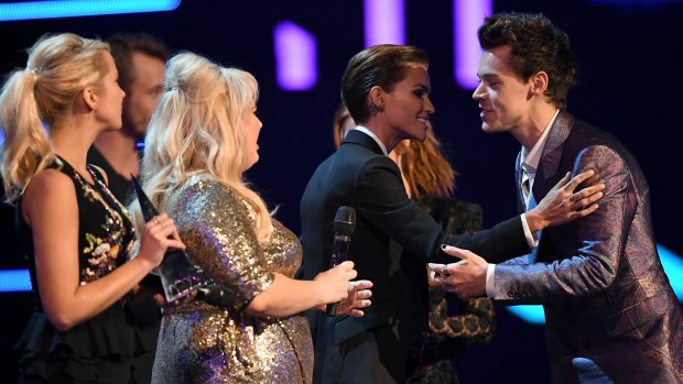 Harry Styles accepts the ARIA for Best International Artist from (L-R) Anna Camp, Rebel Wilson and Ruby Rose during at the ARIA Awards on Tuesday.