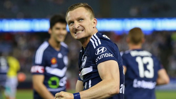 Besart Berisha has extended his contract with Melbourne Victory.