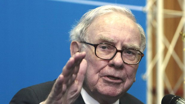 US investor Warren Buffett has publicly admitted he pays less tax than his secretary and advocates a minimum tax on top wage earners.