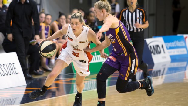 Perth Lynx's Sami Whitcomb scored 12 of 27 points against Dandenong Rangers in the final term.