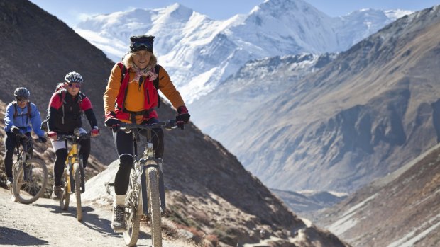 Mountain-biking on Annapurna Circuit, Nepal.