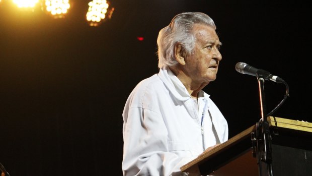 Bob Hawke speaks to a packed house at Woodford Folk Festival.