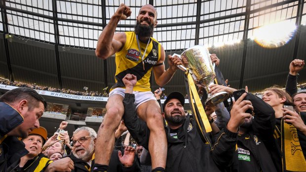 Bachar Houli celebrates winning the 2017 premiership at the MCG. 