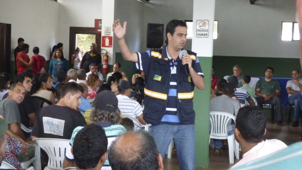 Mariana Mayor Duarte Junior holds a meeting to discuss the future of the town. 