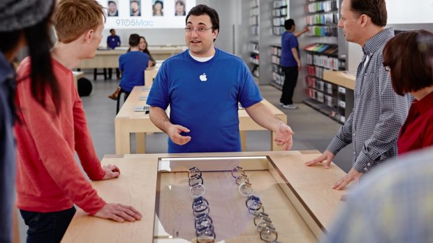 Apple Store staff will now be front-line fashion advisers, according to reports.