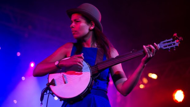 Former Chocolate Drop Rhiannon Giddens made an impact with an unexpected cover of Blu Cantrell's Hit em Up Style. 