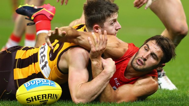 Who's the premiership favourites - Sydney or Hawthorn?
